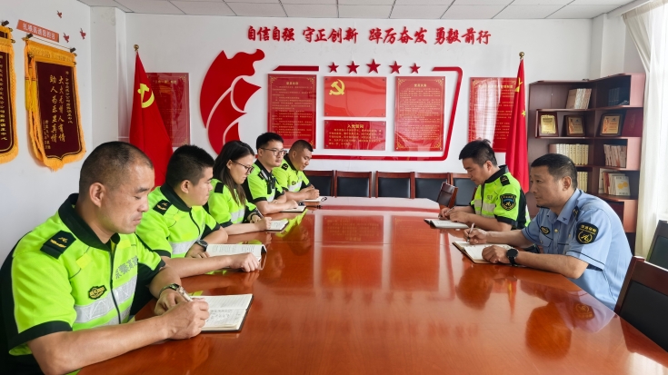 C:\Users\Administrator\Desktop\京哈北线分公司指挥调度中心：筑牢防汛安全网 全力应对暴雨来袭\4