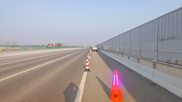 C:\Users\Administrator\Desktop\京哈北线分公司指挥调度中心：紧急救助爆胎司机 暖心护航出行路\333