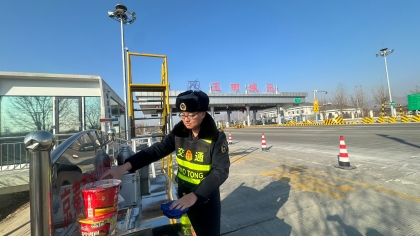 F:\00分公司季度检查\2025年\02.办公室\宣传\12月份\6一杯热水暖旅途