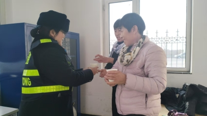 F:\00分公司季度检查\2025年\02.办公室\宣传\12月份\热水暖温情1