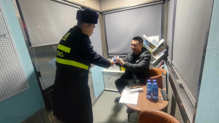 f:\Users\Administrator\Desktop\2.14(好人好事）\d2d9d5fc6cbd0d2c4a7079e9726f0512