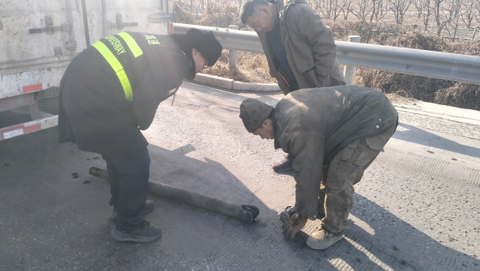 C:\Users\lenovo91\Desktop\除夕修车1