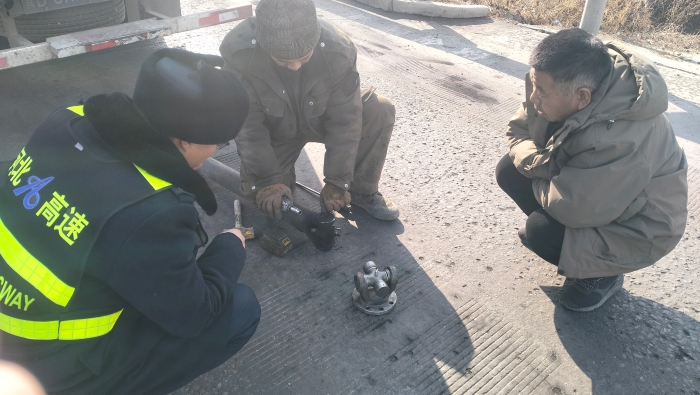 C:\Users\lenovo91\Desktop\除夕修车2