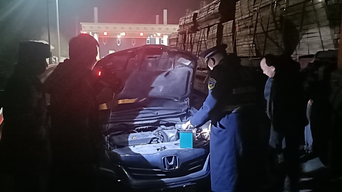 C:\Users\lenovo91\Desktop\初四深夜搭电1