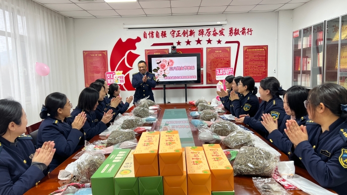 C:\Users\lenovo91\Desktop\三八1