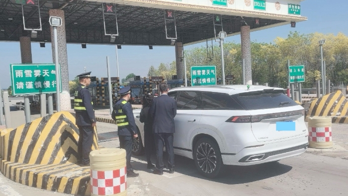 D:\2026年办公\2026宣传\五月\故障车2