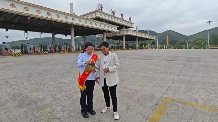 D:\2026年办公\2026宣传\五月\回馈日2