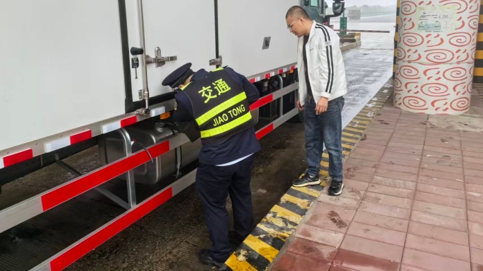 D:\2026年办公\2026宣传\六月\雨天助司乘2
