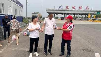 F:\00分公司季度检查\2026年\办公室\3.2026年宣传\7月份\2冰镇水送清凉2